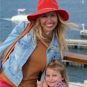 Meet your Posher, Dana